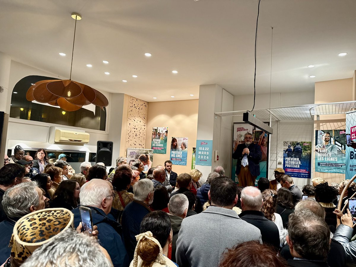 uniongaucheclf's tweet photo. Belle soirée d'inauguration de notre local ! Une dynamique joyeuse pour porter une vision claire pour #ClermontFerrand : relever les nouveaux défis, défendre le service public local, préparer la ville à l'avenir, renforcer nos liens, profiter de nos espaces publics rénovés. https://t.co/D6CS70CIKh