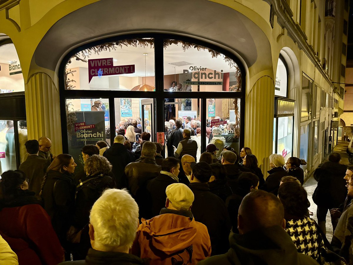 Belle soirée d'inauguration de notre local ! Une dynamique joyeuse pour porter une vision claire pour #ClermontFerrand : relever les nouveaux défis, défendre le service public local, préparer la ville à l'avenir, renforcer nos liens, profiter de nos espaces publics rénovés.