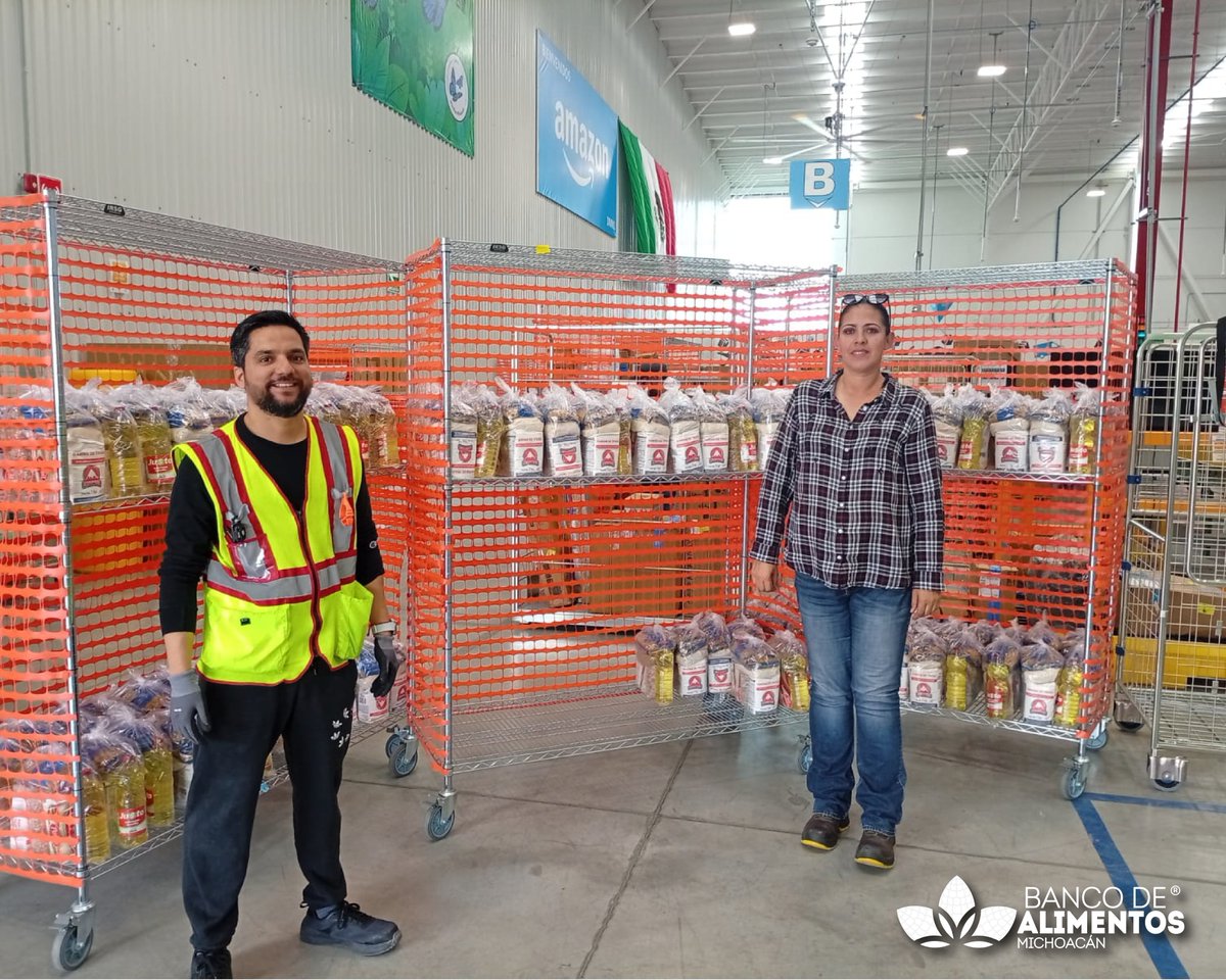 bamxMichoacan's tweet photo. En alianza con @amazonmex , participamos en la campaña “Cada Plato Cuenta”, donde logramos entregar 120 paquetes alimenticios a comunidades que lo necesitan✨

El Banco de Alimentos de Michoacán aportó los productos y el personal de Amazon armó las despensas que entregaron💛 https://t.co/nBds4Op4cz