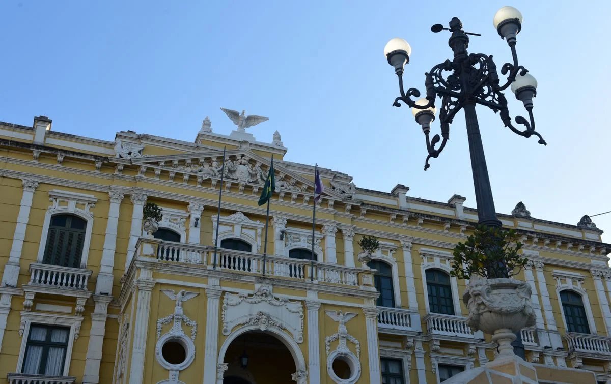 .<a href="/Abdo_Filho/">Abdo Filho</a> | Dívida dos estados: Espírito Santo decide entrar no programa de ajuda federal [leia.ag/a/B73C/vrvzsdd]

O Espírito Santo é um dos entes menos endividados do Brasil, mas condições apresentadas pela União se mostraram atrativas