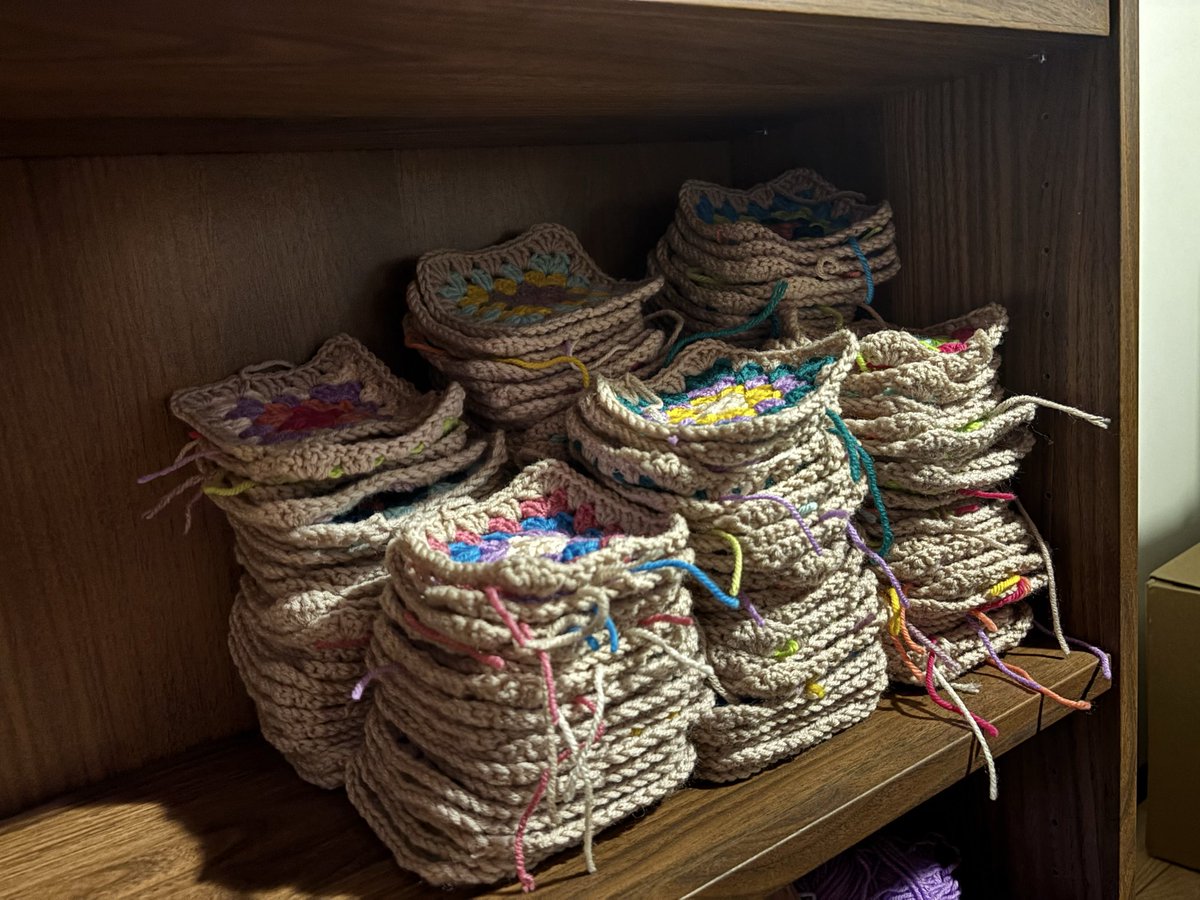 40. diena. Trakums, veselas 40 dienas jau pagājušas kopš sāku segas projektu un iespējams paies vēl tik pat lai pabeigtu. Darba daudz, vairāk kā gribētu, bet esmu apņēmusies pabeigt :)