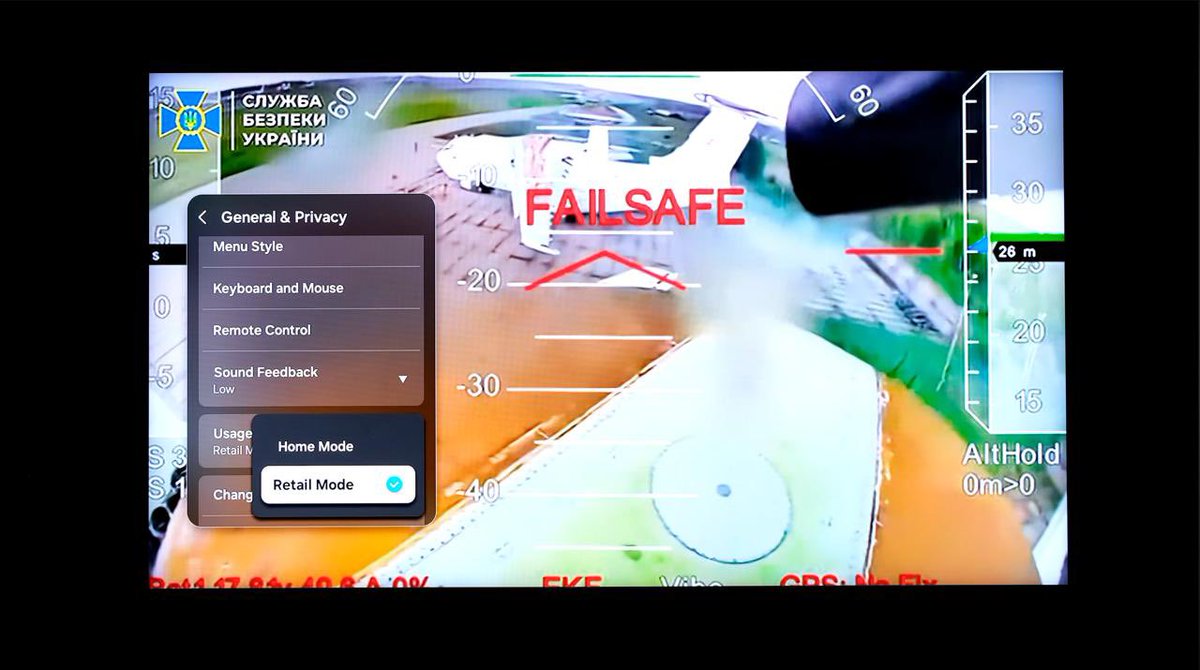 denysdovhan's tweet image. Дивлюсь огляд на телевізор від якогось британця.

Що дивиться британець на цьому телевізорі: