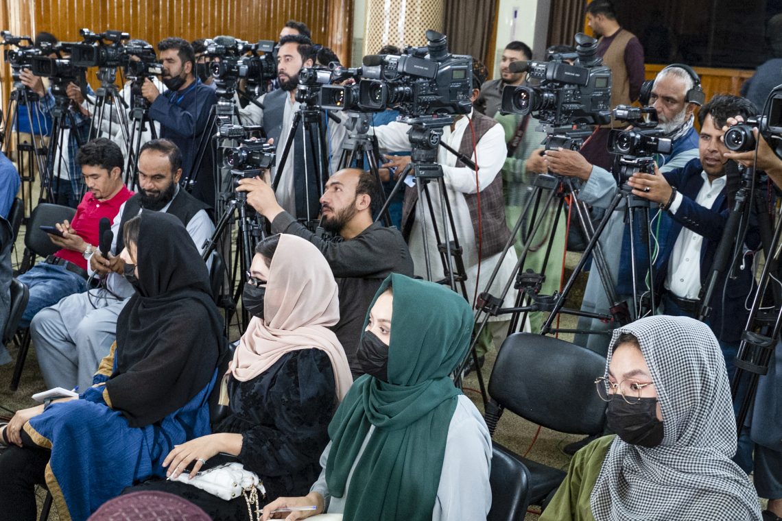 Hasht e Subh Daily tweet media