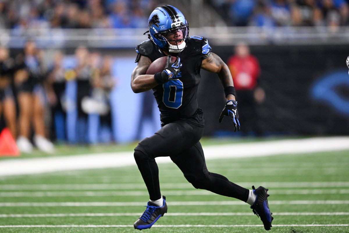 Underdog's tweet photo. Jahmyr Gibbs' 17-game pace since Dan Campbell started calling plays:

🦁 252 carries
🦁 1,737 rushing yards
🦁 24 rushing TDs

🦁 119 targets
🦁 99 receptions
🦁 942 receiving yards
🦁 7 receiving TDs

2,679 scrimmage yards and 31 total TDs would both rank 1st all-time. https://t.co/GqwHi3xV4d