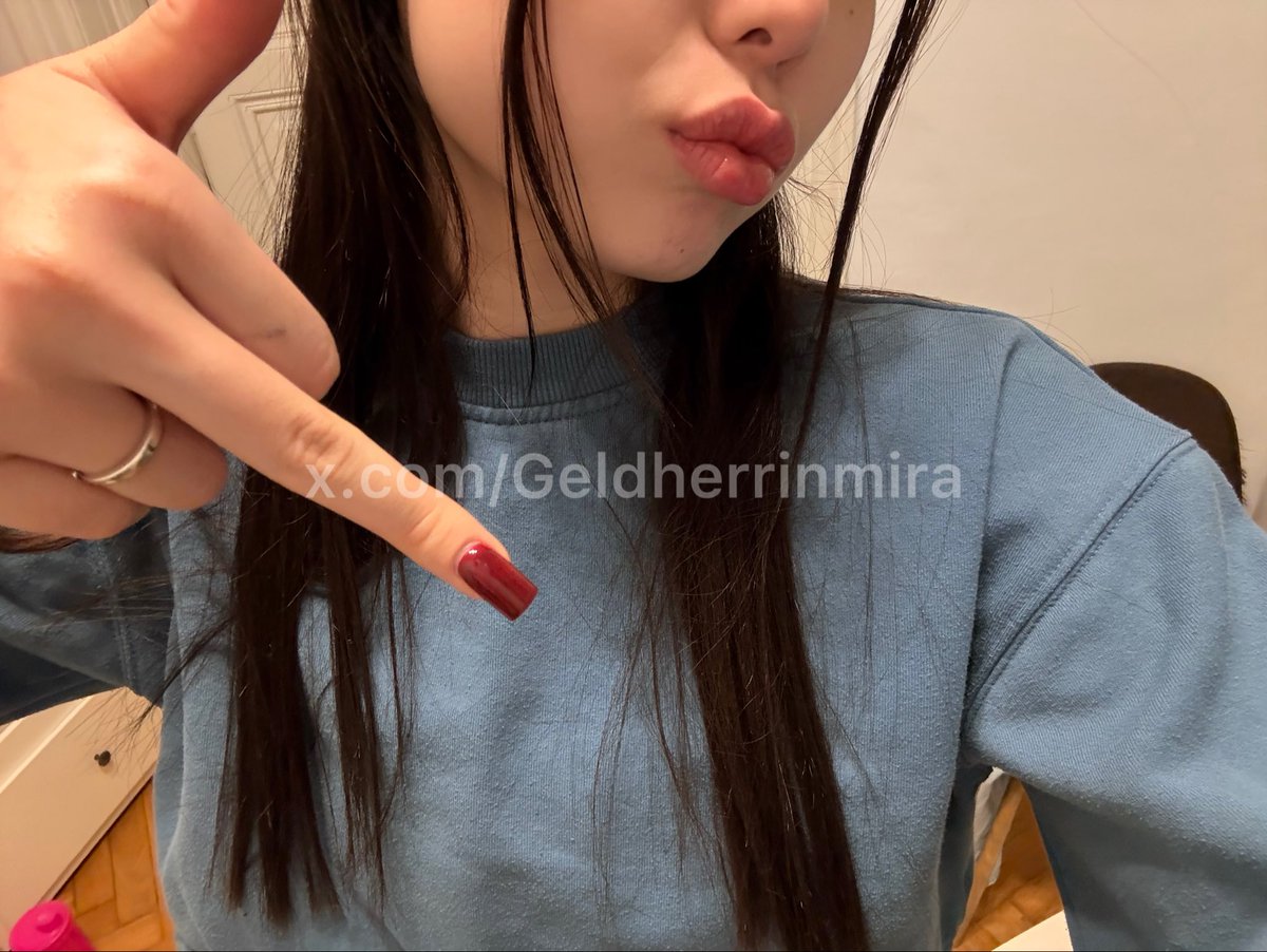 FindomMira tweet media