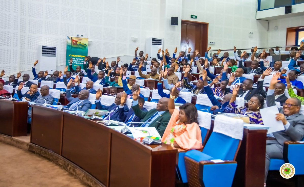 En adoptant cette loi de finances, nous avons réaffirmé notre sens de responsabilité en matière de transparence et d’équité dans la gestion des deniers publics. Nous saluons les mesures nouvelles, destinées à soutenir les produits locaux d’élevage et de pêche, ainsi que... 

1/3