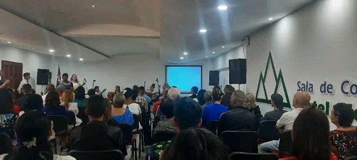 ¡49 años dejando huella! 🎓✨
Desde la ciudad de Bayamo, la #UniversidadDeGranma celebra su legado: cada egresado, cada proyecto, es una semilla de futuro.

Con la mirada en el horizonte del 50 aniversario, proyectamos nuevos sueños y reforzamos nuestra unión.
#UniversidadDGranma