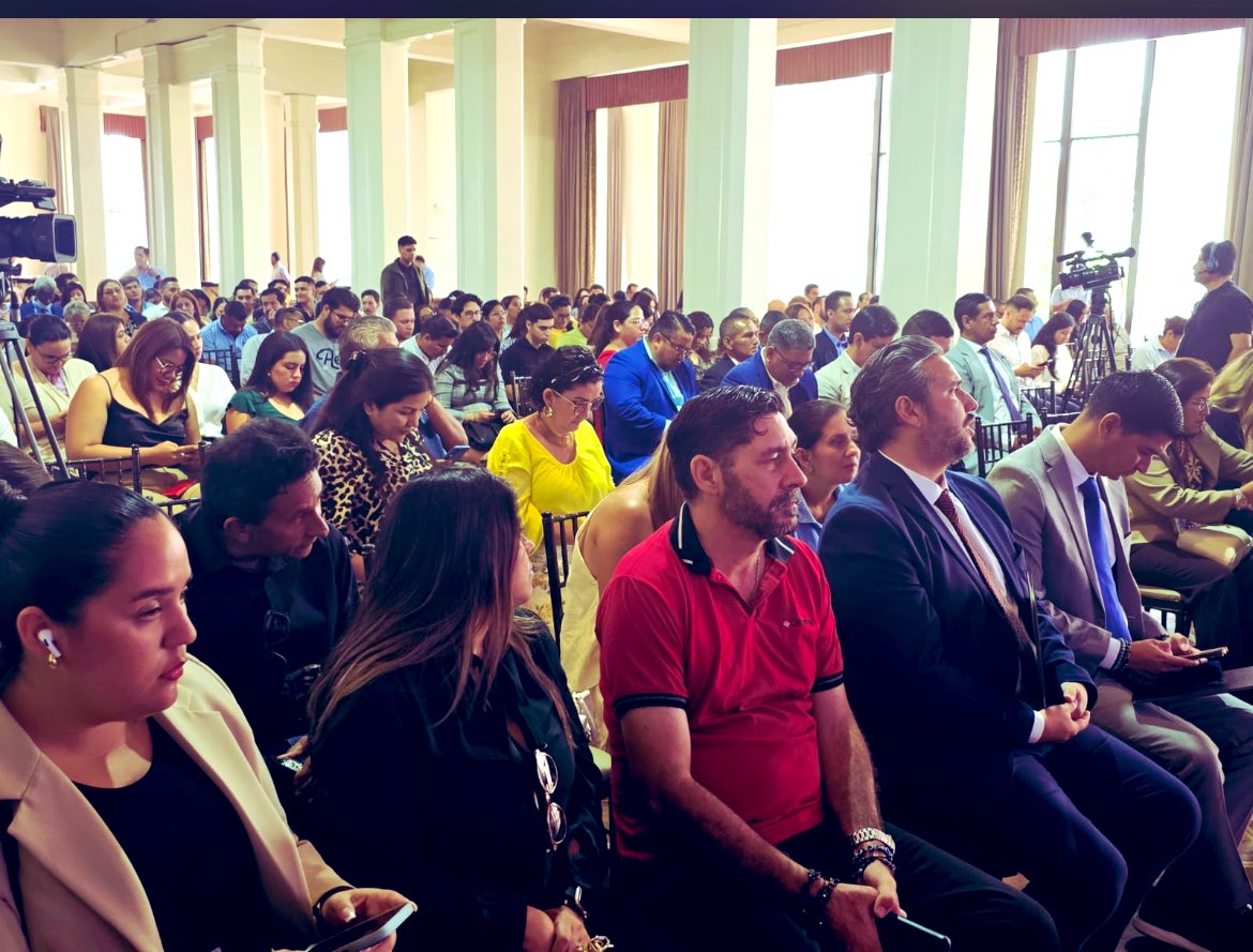 PedritoExtranja's tweet image. Congreso Internacional por el día de los Derechos Humanos. Lleno total en el antiguo Club de la Unión