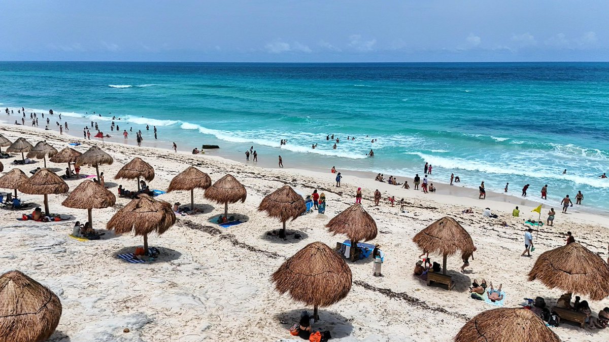 ¡#Cancún es el destino internacional favorito de los viajeros estadounidenses para este diciembre 🌊✈️🇲🇽🇺🇸!
De acuerdo con AAA Travel, #Cancún es el número uno en sus reservas y Cozumel también destaca entre los lugares más buscados, reafirmando el liderazgo del #CaribeMexicano.
