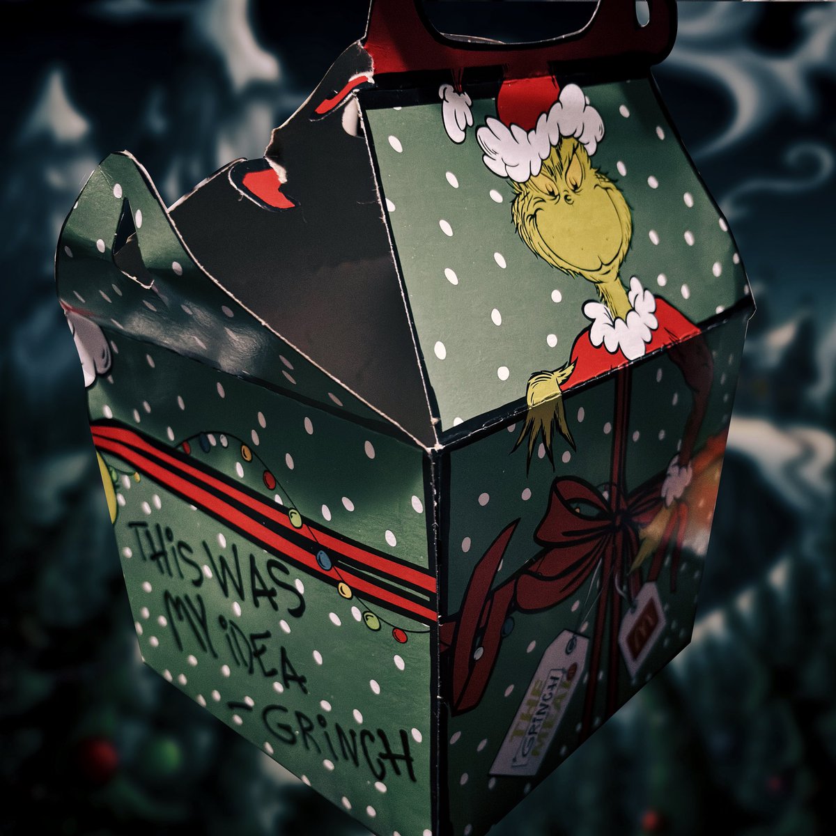 LDDLMikeD's tweet image. The Grinch fries weren’t that bad. Dill pickle seems like an odd holiday flavor though. #mcdonalds #happymeal #grinch