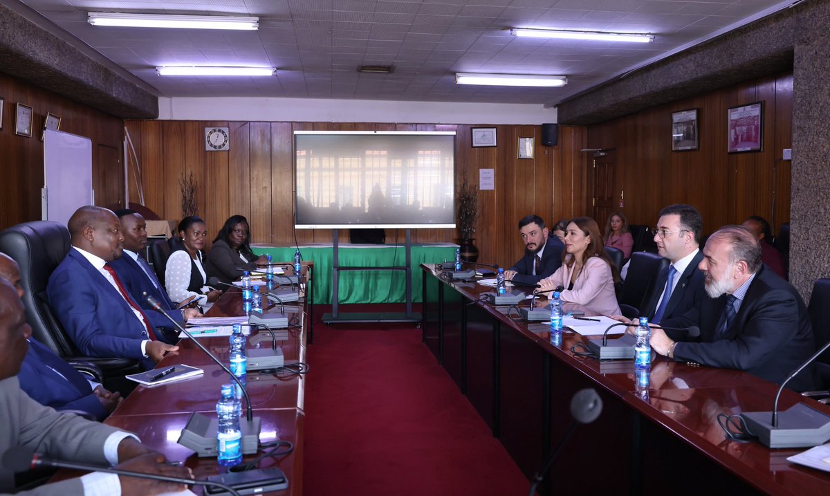 Glad to met with the Minister of Agriculture of 🇰🇪 <a href="/MutahiKagwe/">Mutahi Kagwe</a>. There is strong interest &amp; readiness on both sides to deepen and strengthen our partnership. Discussed the potential for importing products from 🇰🇪 to 🇬🇪, processing them locally, and subsequently re-exporting them