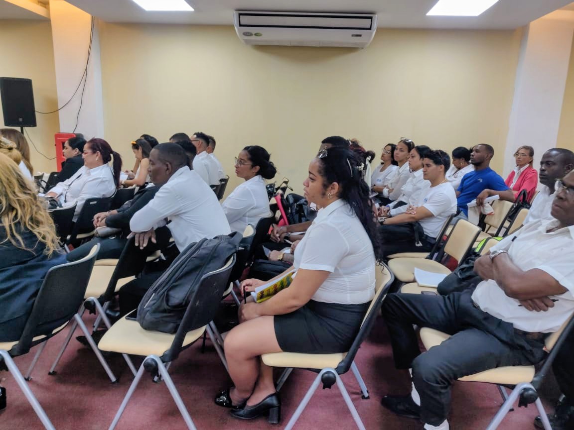 Inicia en el Hotel Deportivo, Diplomado para directivos y sus reservas, lo que representa un hito en materia de capacitación y formación especializada, dirigido a directores, sus reservas, comerciales, maitres y otros especialistas del sector turístico. #orgulloislazul