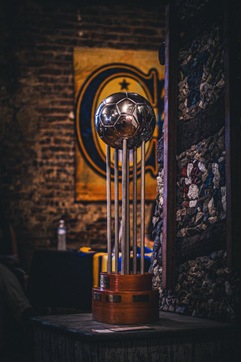 30 años.

LA UNICA DORADA DE LA CIUDAD.