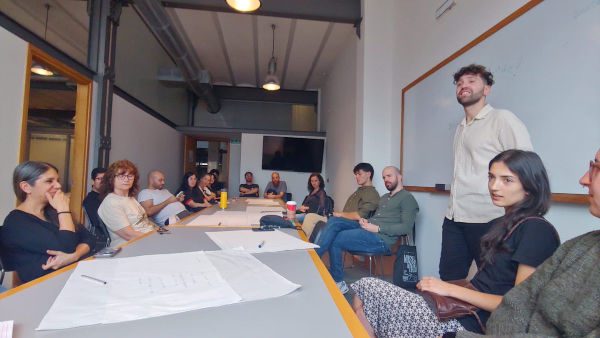 SebaAngok's tweet image. Hoy un grupo de vecinas y vecinos, cansados de ver a #Montevideo deteriorarse, nos juntamos por primera vez a pensar la ciudad que queremos. Lluvia de ideas, ganas de hacer, vocación colectiva.