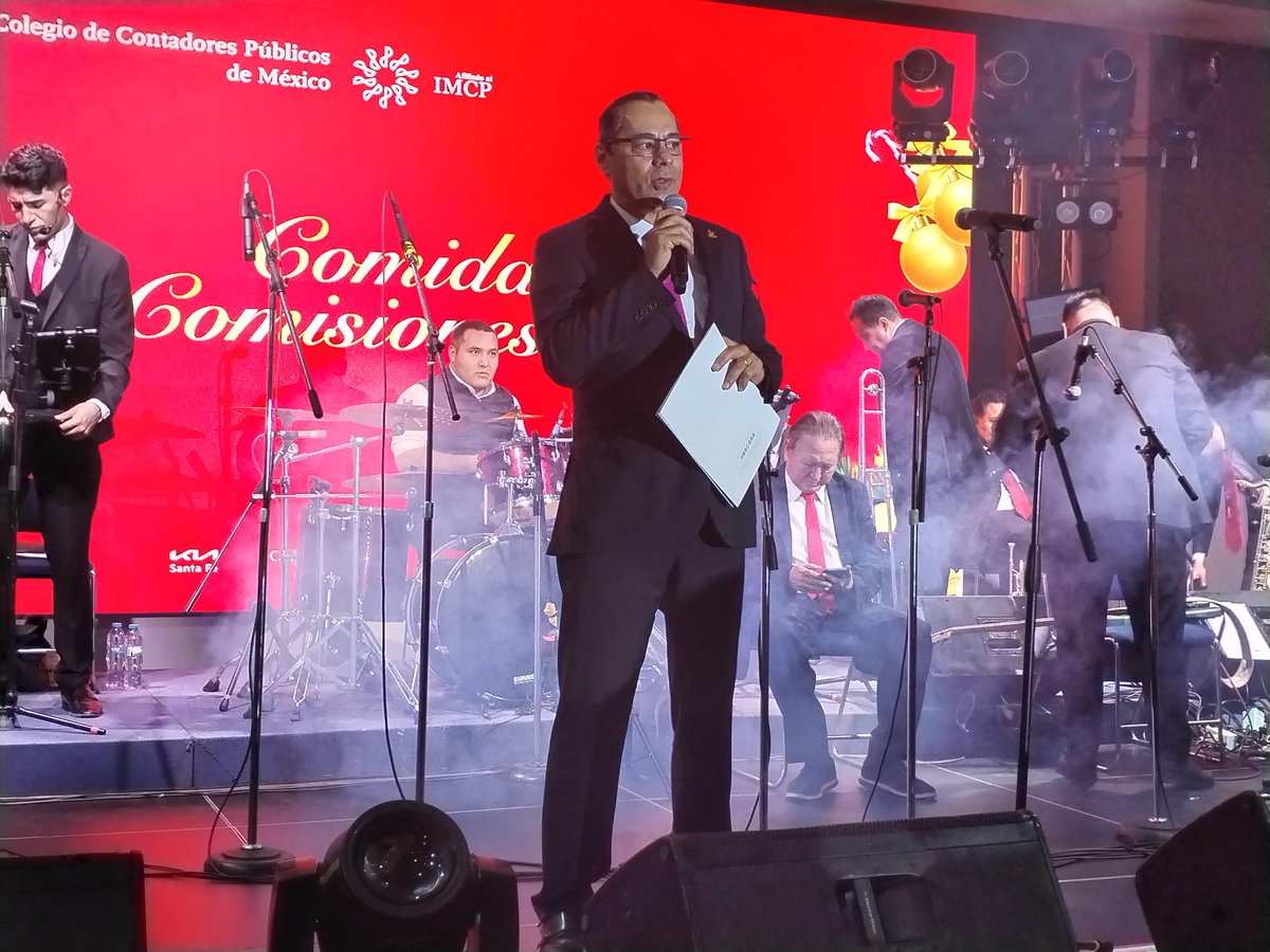 colegiocpmexico's tweet photo. Adolfo Ramírez, presidente del Colegio, brindo un mensaje para los asistentes, en los que agradece su participación a lo largo de este bienio y resalta los logros que en conjunto se logro por el presente y futuro de la profesión contable. https://t.co/GH7Xmrp1Te