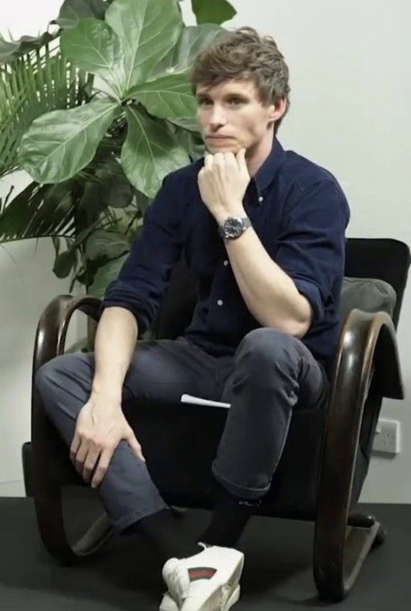 thejackaleddie's tweet photo. Eddie Redmayne has no idea what’s happening, but he supports it. ❤️ https://t.co/6q45VIaMQJ