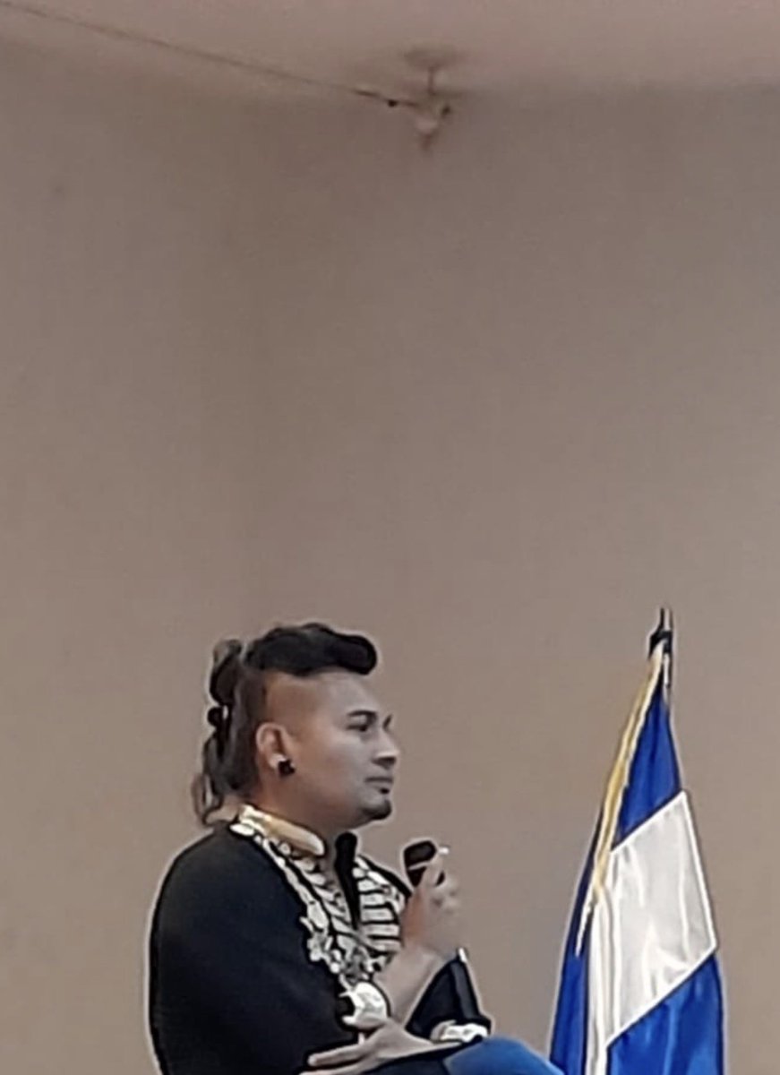 domic477's tweet photo. @MarceloLarin1 Los súper escenarios que le prestan al loco planetario alienígena.. jajajaja en algún chupadero de mala muerte a de estar hablando solo https://t.co/4DqbCmdo3I