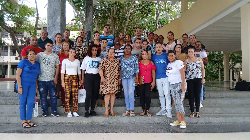 Intercambiamos con reservas de cuadros de Organizaciones Políticas y de Masas, que se preparan en la Universidad del <a href="/PartidoPCC/">Partido Comunista de Cuba</a> Ñico López. Abordamos el rol desempeñado por la #FMC en la promoción y defensa de los derechos humanos de las #MujeresEnRevolución