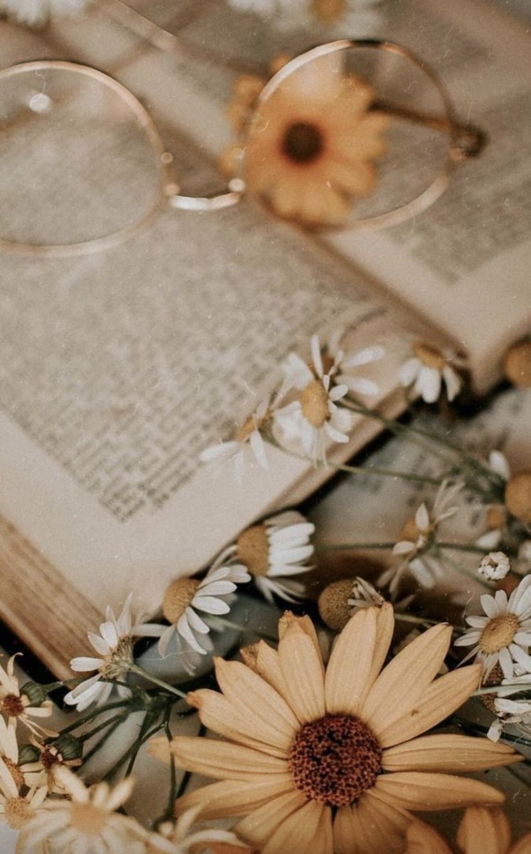 Həsrətinin gözüylə
Mən dünyaya baxanda,
Gecələr gündüz olur.
Həsrətinin zülməti
Gözlərimə nur verir,
İdrakıma göz olur.
Həsrətim başlananda
Başlanır bu cahana
Sonsuz heyrətim mənim.
İdrakımla yaşıddır
Eşqim, həsrətim mənim…

🪶 Bəxtiyar Vahabzadə