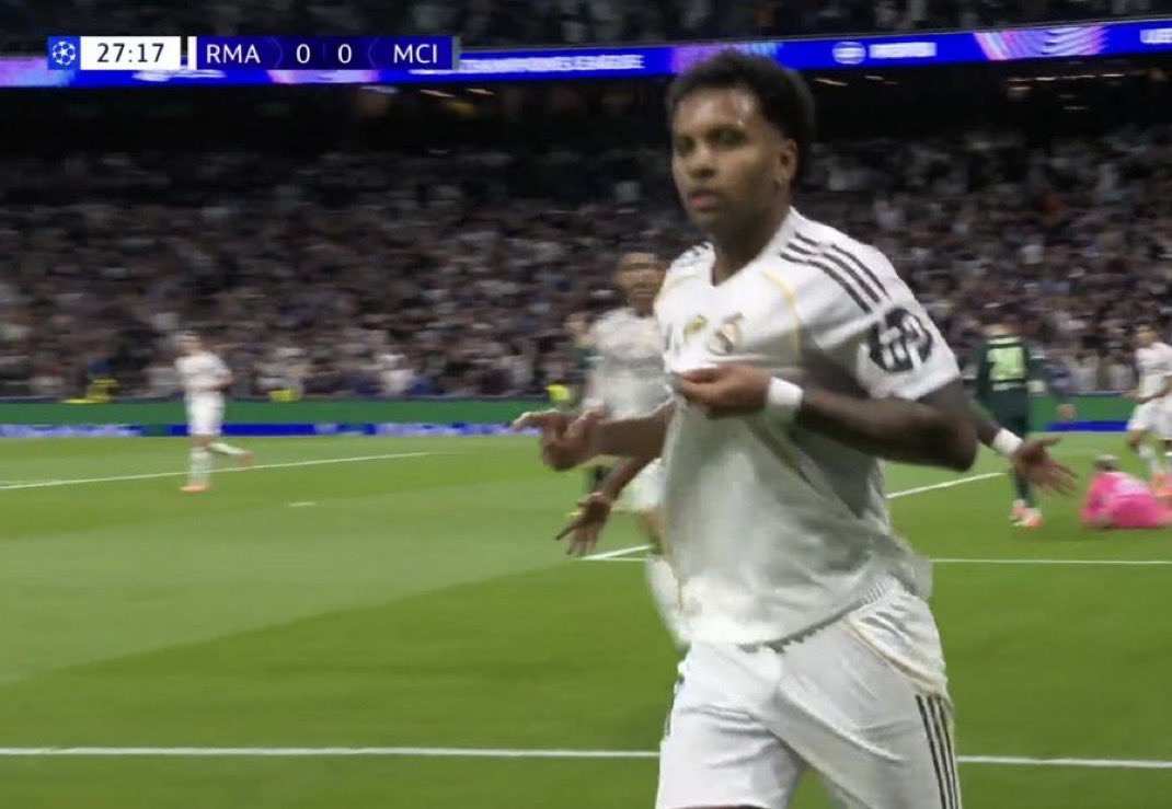 O009O's tweet photo. الله يقطع الشايب العايب اللي كان مخليك دكه 

 #ريال_مدريد_مانشستر_سيتي https://t.co/tyAl6T9gHT