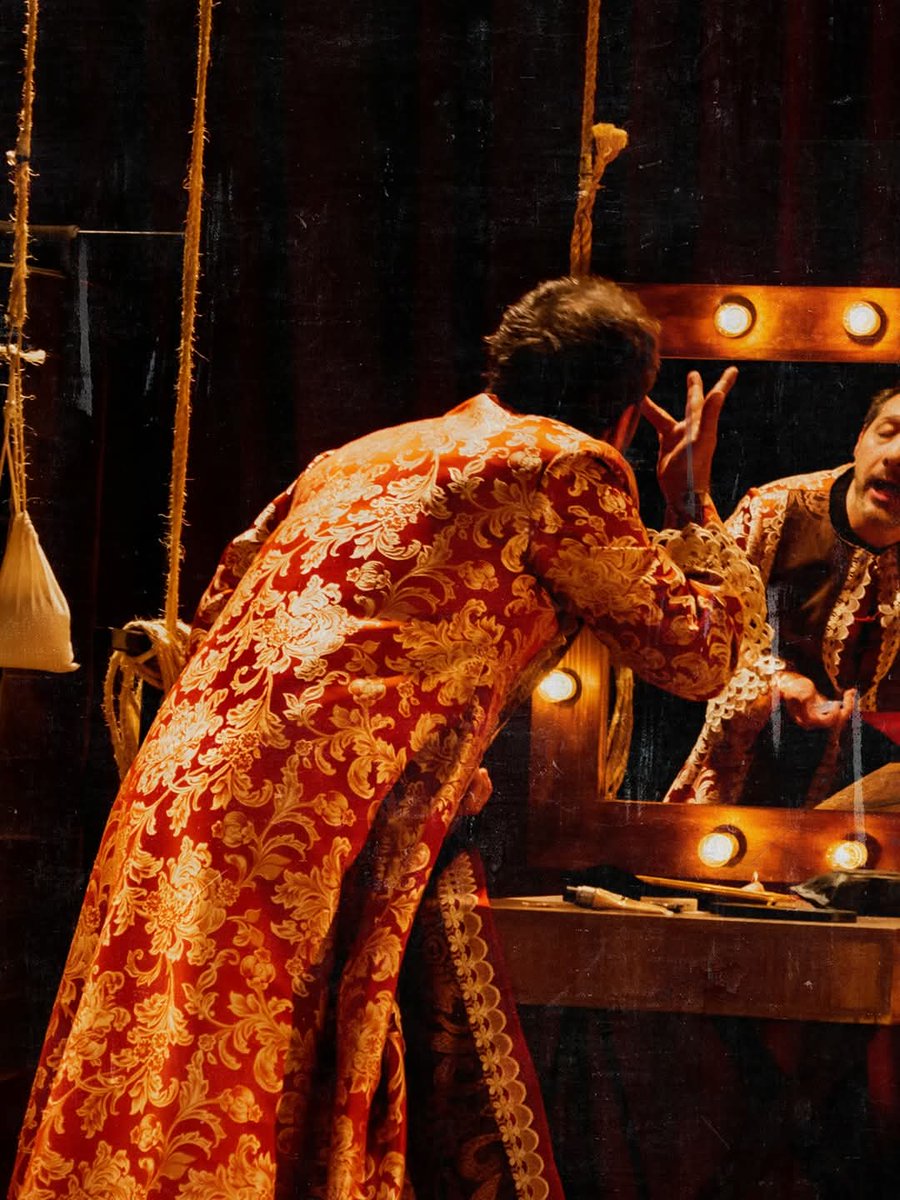 Hay boletos para hoy miércoles 8:30pm
Algo de Ricardo 
RT + Nombre por msj privado

Una historia sobre el momento en que el papel que interpretas —en escena o en la vida— deja de sostenerte.

🎭 Algo de Ricardo
📅 20:30 h
🎟️ Miércoles de 50% OFF en taquilla 
📍 Foro Shakespeare