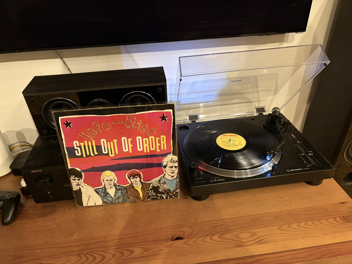 phlvphlv's tweet photo. Spinning Infa-Riot ‘Still Out Of Order’ #punk #oi #skinhead #InfaRiot https://t.co/tSHtEAFVMk