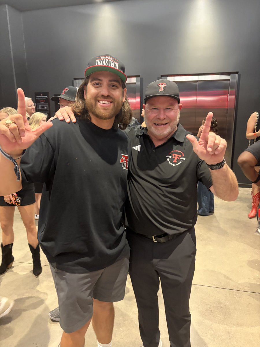 daddyknight_'s tweet photo. @TexasTechFB @FootballScoop Let’s go, Coach! https://t.co/bFN9RnS7LB