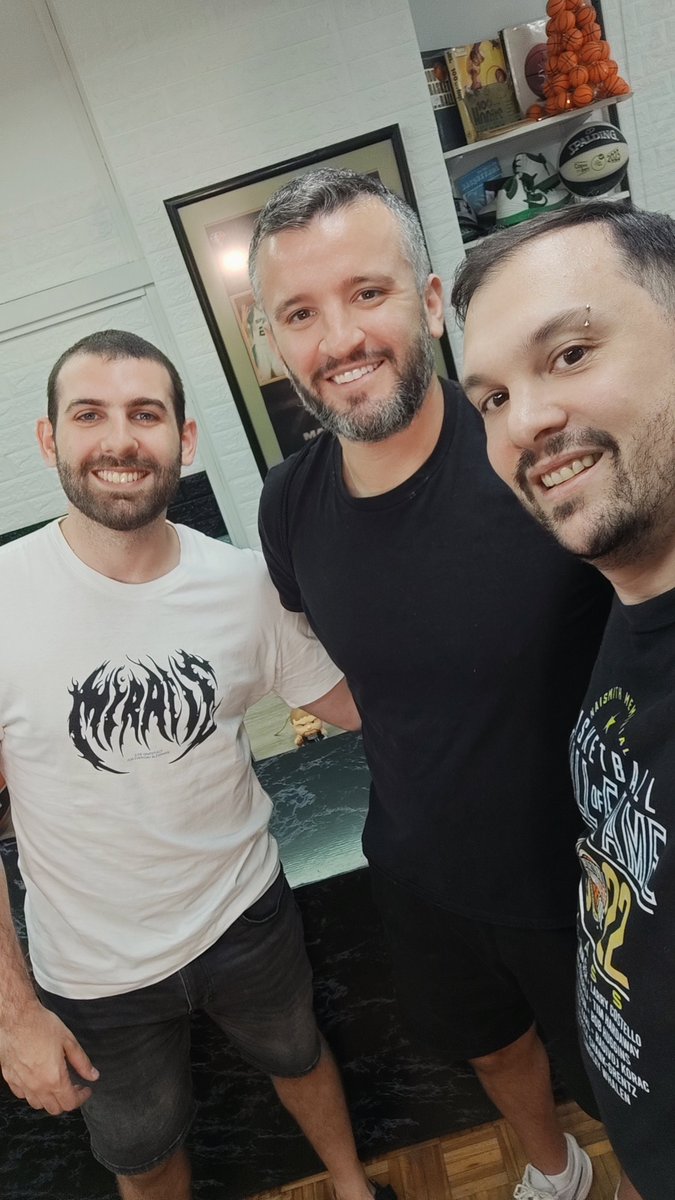 leomargo's tweet photo. Este viernes estrenamos entrevista en @crossoverxnba con un tal @WorldWideWob en el canal de YouTube de @ucubasquet.

99% NBA, 1% mate y chipá. https://t.co/gN53c2kvrr
