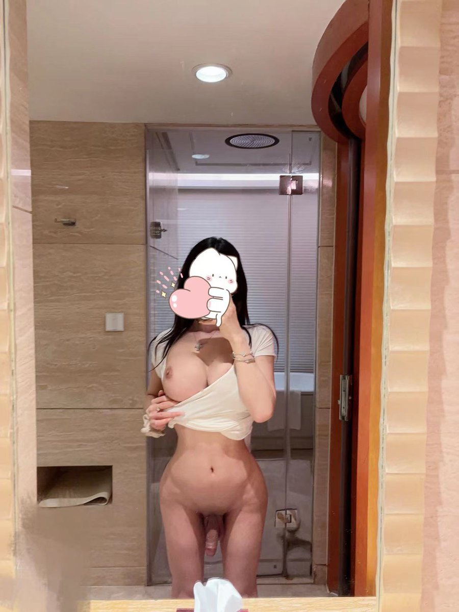T s乐昕anan tweet media