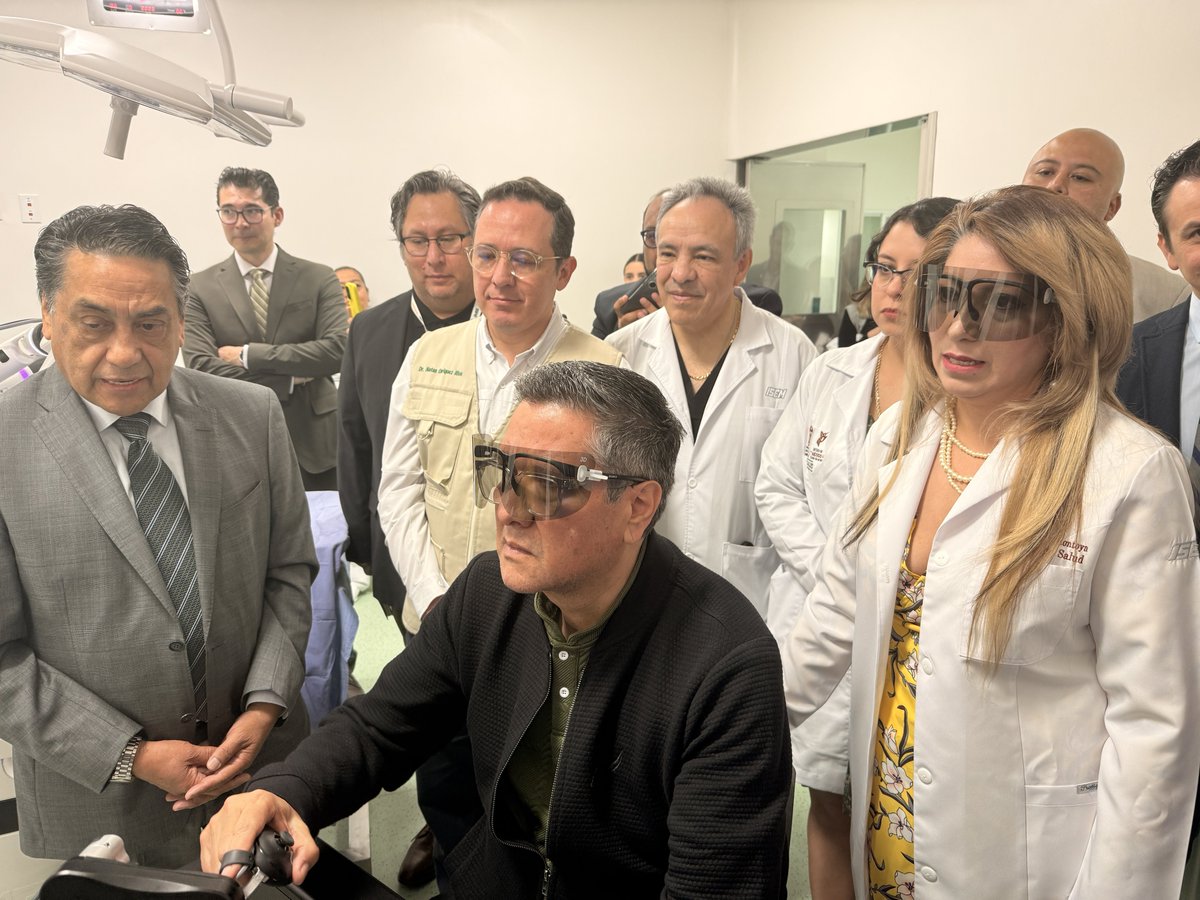🩺🤖 Realizamos las primeras cirugías robóticas 100% gratuitas en el #EdoMex. 

En el Centro Médico #IMSSBienestar “Lic. Adolfo López Mateos” inauguramos la Unidad de Cirugía de Inteligencia Robótica con el robot Versius, que mejora la precisión y seguridad en urología,