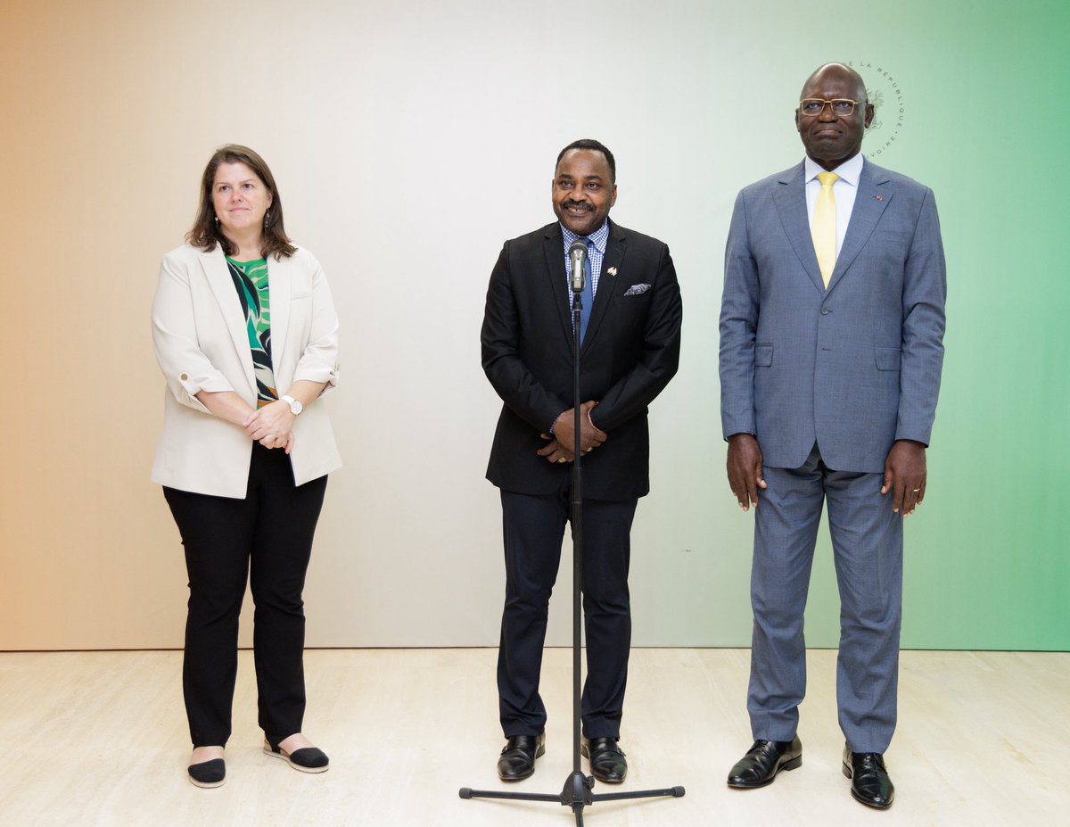 Presidenceci's tweet image. Ce mardi, à l'issue d'un entretien avec le Vice-Président de la République,@Meyliet_KONE, l’Envoyé Spécial du Canada pour l'Afrique et Observateur permanent de ce pays auprès de l'Union Africaine,Ben Marc Diendéré, s’est réjoui du partenariat solide entre la #CIV et le #Canada ⤵️