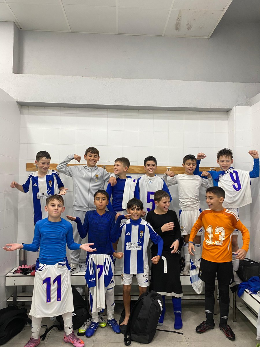 futbolbaserecre's tweet photo. Tercera victoria consecutiva del Alevín B en el partido aplazado frente al Pérez Cubillas 👏🏻

⚽️⚽️⚽️ David Macías 
⚽️ David Robles
⚽️ Ángel 

#AlevinB #DecanoDelFutbolEspañol https://t.co/6NVVERJDRp