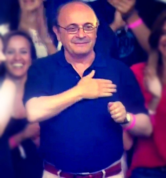 Guerrero de mil batallas
Compañero leal e incondicional
de Alfonsin
fiel protector del proyecto
nacional y popular
encarnado por Cristina

Un pedazo enorme de la democracia
Argentina deja hoy el congreso para seguir dando batalla en otros frentes
Gracias <a href="/MoreauLeopoldo/">Leopoldo Moreau</a>