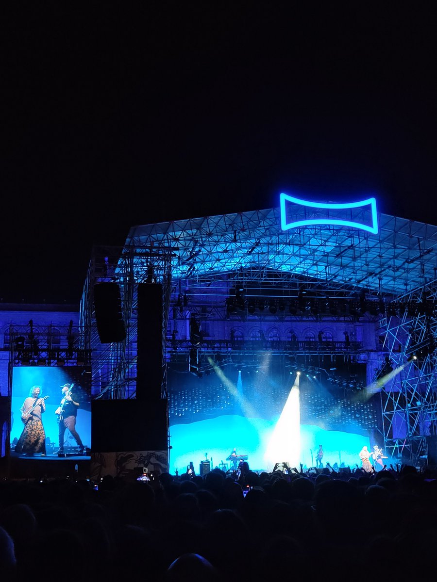 Porty__D's tweet photo. De los mejores conciertos de mi vida...solo me lamento de no haberte podido ver en el teatro romano de Mérida.
Gracias por tus letras, tu garra y tu filosofía.
Se va un poeta...
Se va un artista...

Gracias Robe 🎸 https://t.co/XzVa3oQeOE