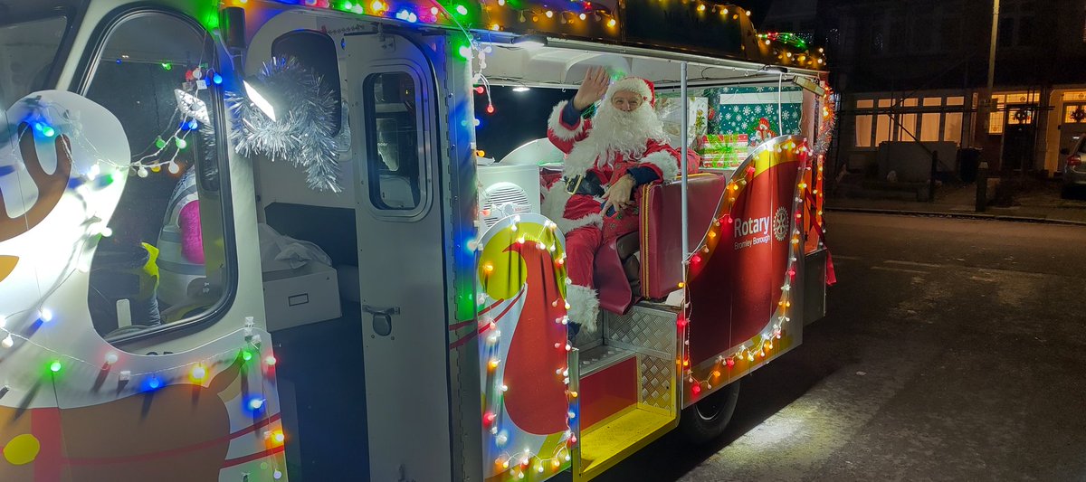 graeme_l_casey's tweet image. A ton of fun to be had out with my fellow councillors @JulieIreland, @samdwebber and @BromleyRotary collecting funds on behalf of #LivingOn a brilliant local bereavement charity supporting young people when someone they love have died. The work they do is amazing.