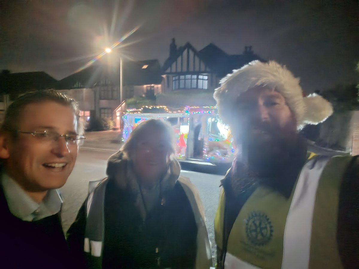 graeme_l_casey's tweet image. A ton of fun to be had out with my fellow councillors @JulieIreland, @samdwebber and @BromleyRotary collecting funds on behalf of #LivingOn a brilliant local bereavement charity supporting young people when someone they love have died. The work they do is amazing.
