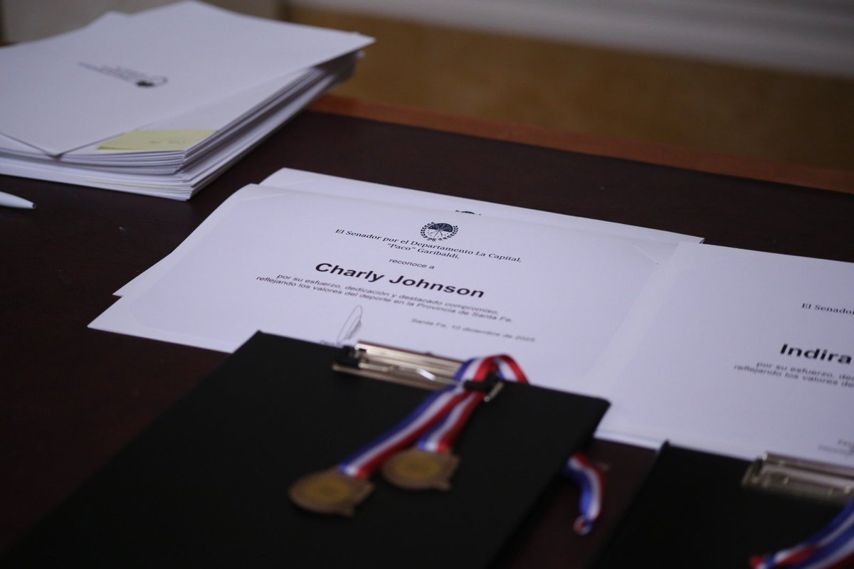 🏅 El esfuerzo, la disciplina y el compromiso siempre valen.
Acompañamos a @pacogaribaldi en la entrega de reconocimientos a santafesinas y santafesinos que se destacaron en el deporte durante este año.

Aguanten nuestros y nuestras deportistas, que nos representan con orgullo y