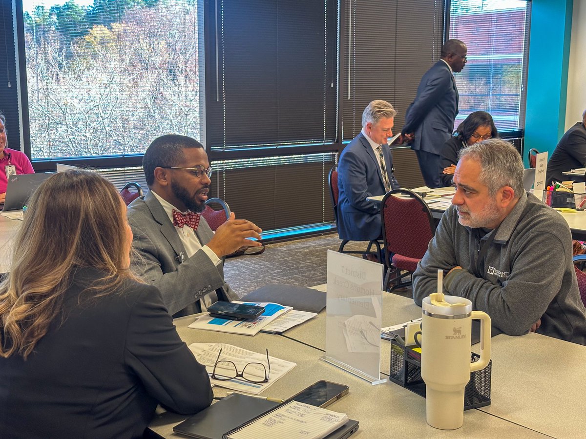 Robert Taylor tweet media