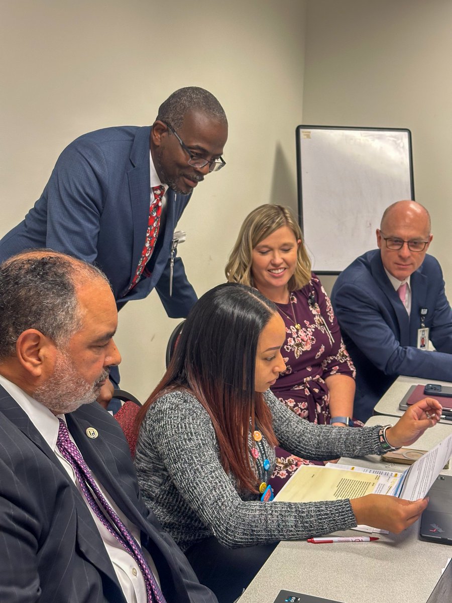 Robert Taylor tweet media