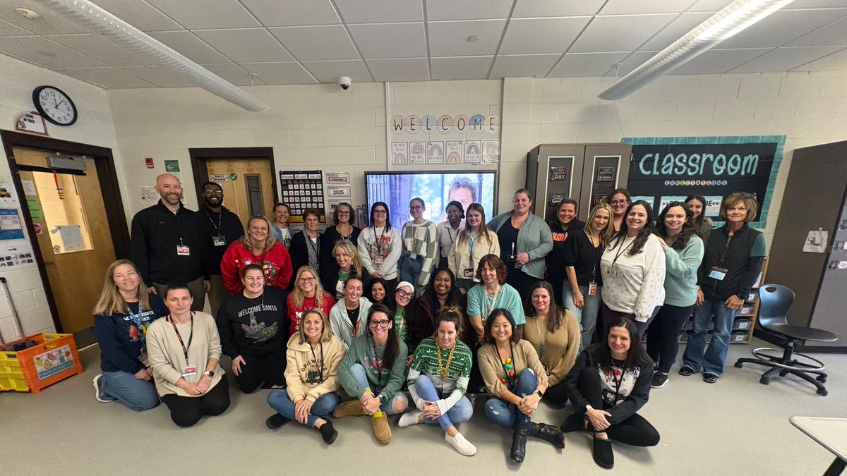 Celebrating the holiday season with our ACES staff 🎄❤️