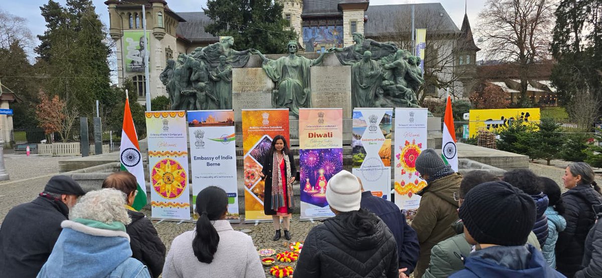 IndiainSwiss's tweet image. #Helvetiaplatz in #Berne sparkled tonight as @IndiainSwiss celebrated #Deepavali ’s proud place on #UNESCO ’s #IntangibleCulturalHeritage list!

First Secy. Ms.Veena Tirkey’s address highlighted the global significance of this cherished #tradition.
 
Bright #diyas, colourful