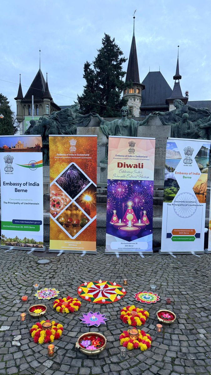 IndiainSwiss's tweet image. #Helvetiaplatz in #Berne sparkled tonight as @IndiainSwiss celebrated #Deepavali ’s proud place on #UNESCO ’s #IntangibleCulturalHeritage list!

First Secy. Ms.Veena Tirkey’s address highlighted the global significance of this cherished #tradition.
 
Bright #diyas, colourful