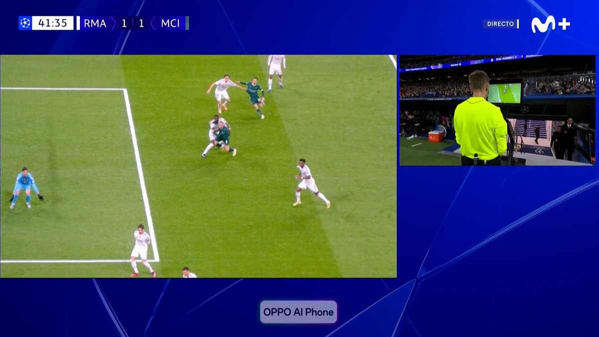 ArchivoVAR's tweet image. 🖥️💥 Segunda intervención del VAR en el Santiago Bernabéu.

👉🏻 Rudiger sujeta por la cintura a Haaland de forma reiterada dentro del área, impidiéndole jugar el balón.

✅ 𝗘𝗦 𝗣𝗘𝗡𝗔𝗟𝗧𝗜.

▪️ De nuevo, el colegiado francés tuvo que ser corregido por el vídeo-arbitraje.