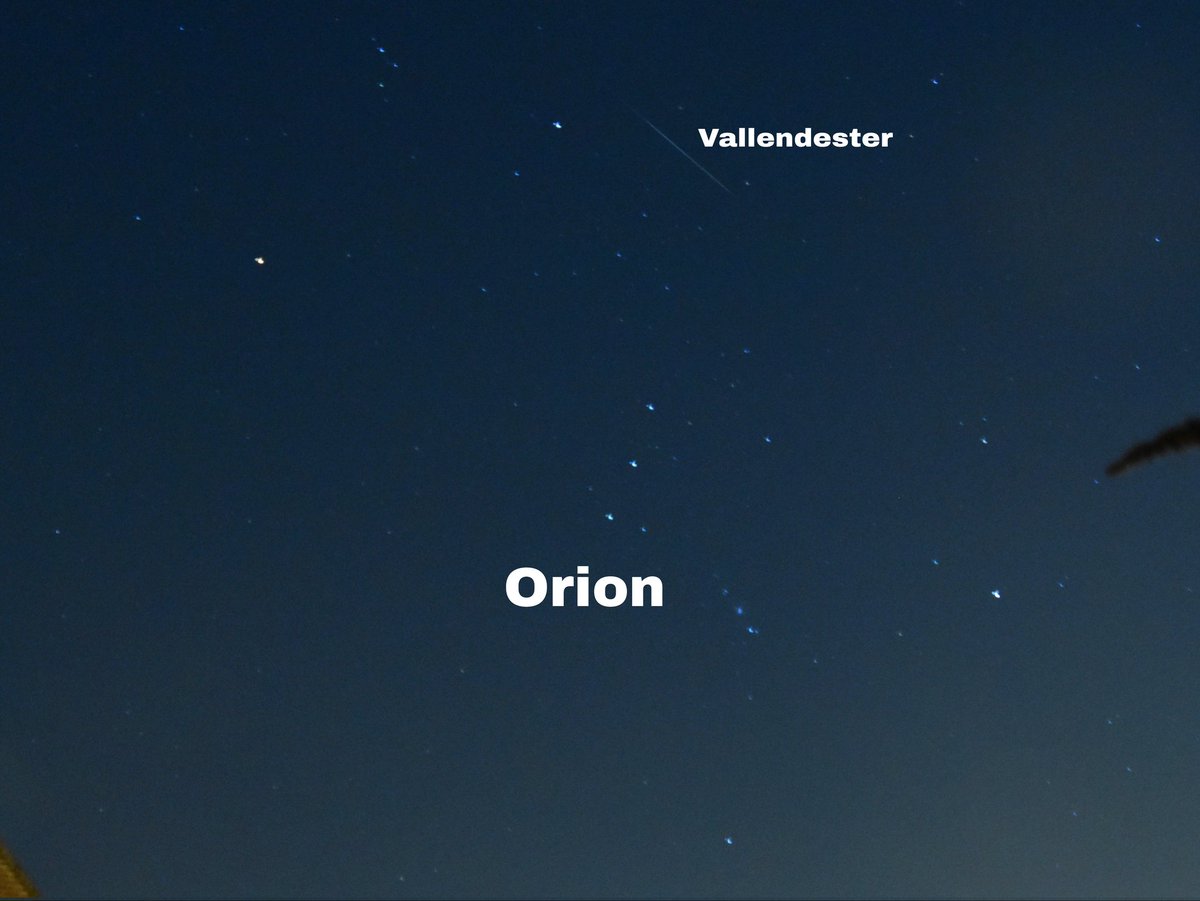 johan_klos's tweet photo. Goedenavond dit is om de #vallendester op #foto te zetten boven de #orion #weerfoto #alblasserdam #sterrenhemel https://t.co/dsPtDY9Jxl