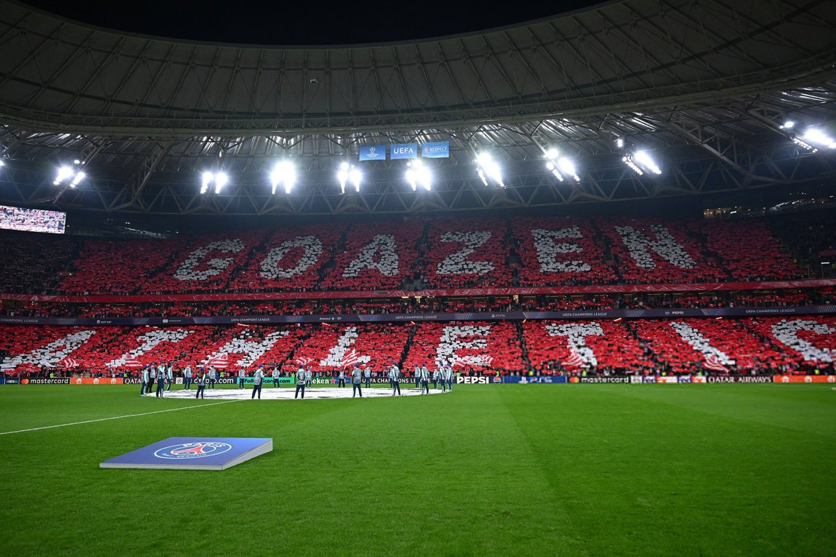 Gaur San Mames galaz jantzi da PSG hartzeko, begira ze tifo eta mosaiko ederra osatu duten partida hasieran:

«Bagire, Bagara, bagare, bagera.
Ekin eta bultza denok batera!»

#AthleticPSG