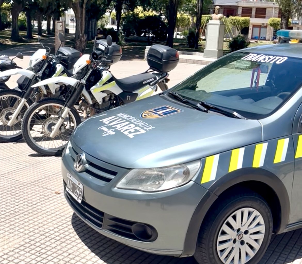 Acompañamos a <a href="/JoelDeGenaro1/">Joel De Genaro</a> en un nuevo mandato al frente del gobierno de #Alvarez, hermoso y pujante pueblo del departamento Rosario, que como muchos inicia su tránsito de comuna a municipio. 

Que sea con obras y buenas noticias para la gente!!!