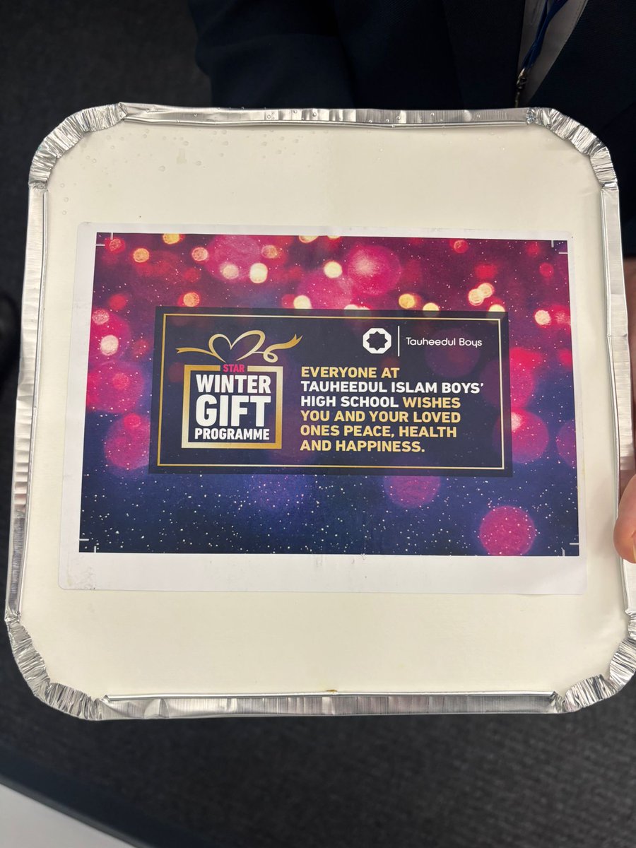 tauheedulboys's tweet image. HUGE well done to our TB6 students, staff &amp;amp; parent Shuraa who ran a heart-warming soup kitchen in town centre, shared food packs, prepared survival kits, gave sleeping bags &amp;amp; warm clothing for those in need. Spreading kindness and making a real difference!
😊
#WinterGiftProgramme