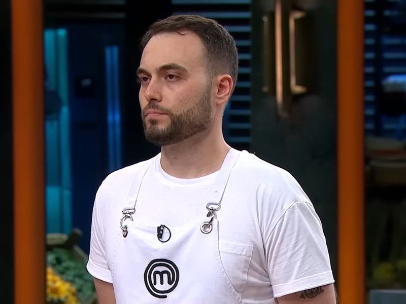 Tartışmasız şeflerin önüne en çok çıkan ve her şartta ikinci olan yarismacidir. herşeyi herkesi Yener Seflerin egosu  yenemez. #MasterChefTürkiye