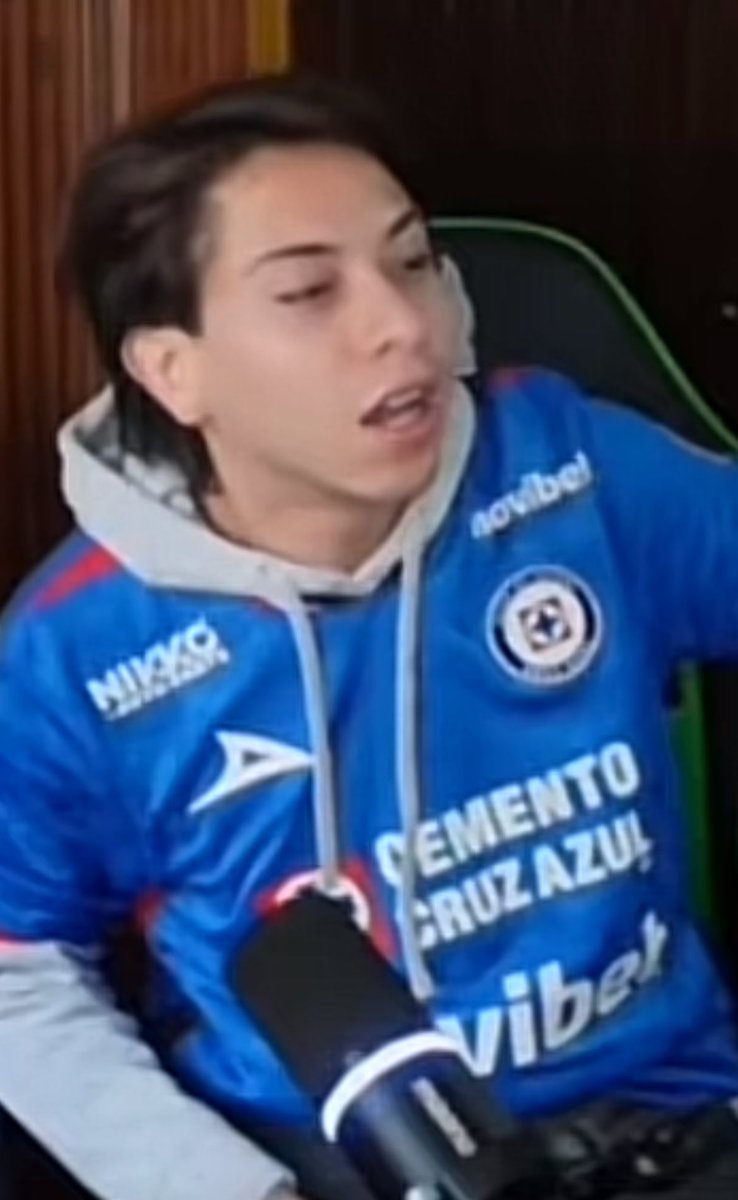 Y pensar que hace una semana hijos de su puta madre como este pendejo, le decían “diminuto a Chivas” junto a su amigo de mierda Mike voz de pito pelón Makina del mal. 

Cruz Azul y su gente, se pueden ir mucho a la verga.