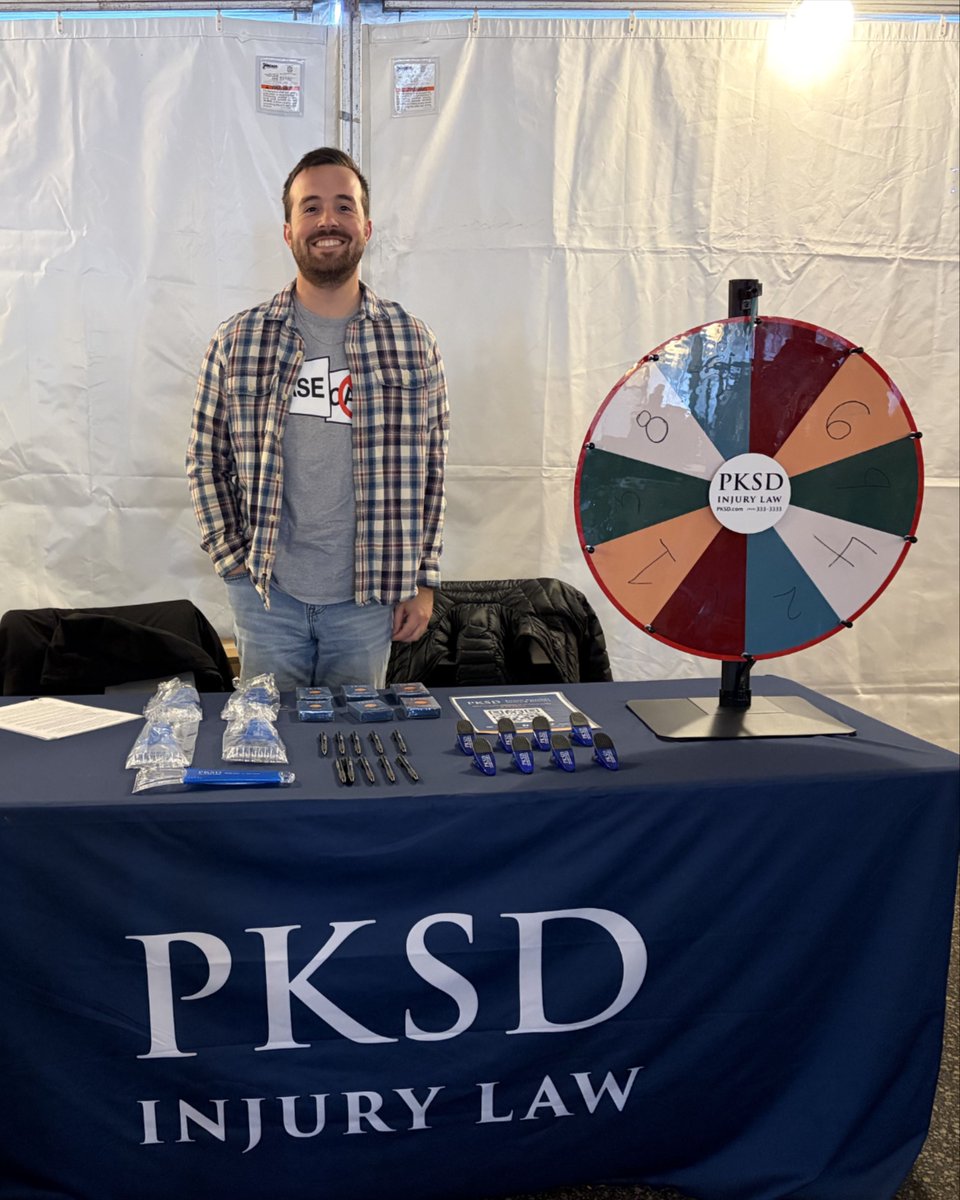 PKSDLaw's tweet photo. A great weekend at the Brady Street Holiday Market!🎁

We’re proud to support Brady Street through this event and to continue giving back with their Hoodies for Holidays Drive. https://t.co/Ld68duYfqW